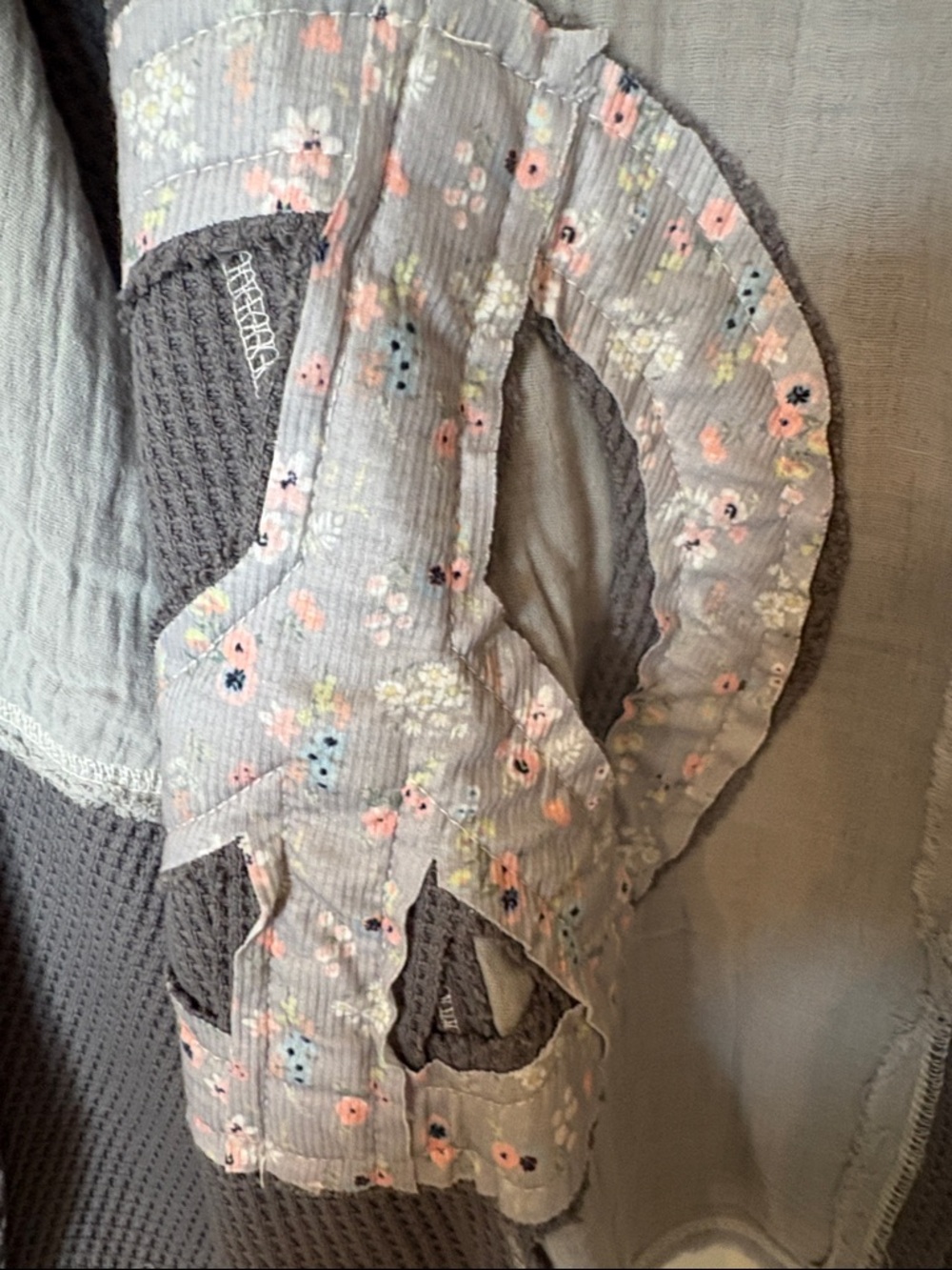 POL Grey Patchwork Floral-Trim Women's Henley Sweatshirt - Picture 3 of 11